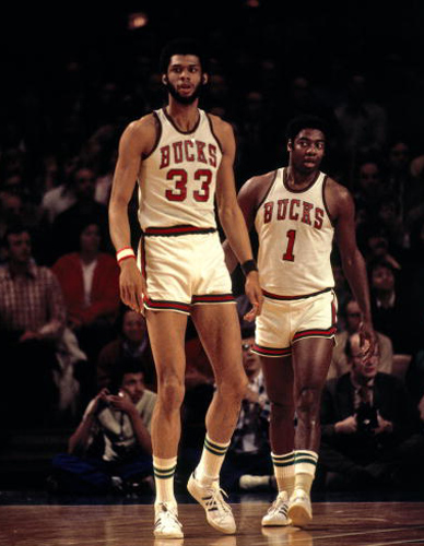 Skip：在面对文班时霍姆格伦畏缩了 文班在心理和身体都吃定了他（Skip：霍姆格伦对阵文班时明显退缩，文班在心理和身体上全面压制他）