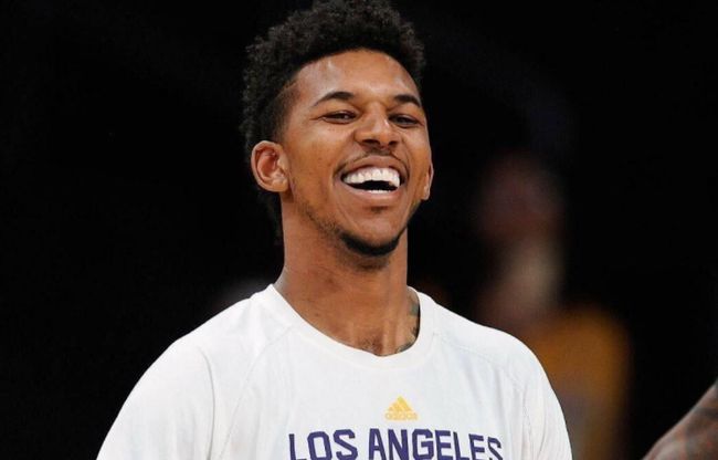 基耶萨冬窗去向成疑，意甲球队或再抛橄榄枝（基耶萨冬窗动向成谜，意甲多队或再度招手）