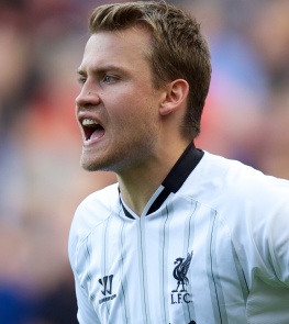 辽宁半场远投12中6，四名球员均有三分入账（辽篮上半场三分12投6中，四人都有三分进账）