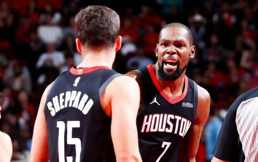 西媒：恩德里克将在12月26日加盟里昂，有望1月4日首秀（据西班牙媒体，恩德里克将于12月26日加盟里昂，预计1月4日迎来首秀）