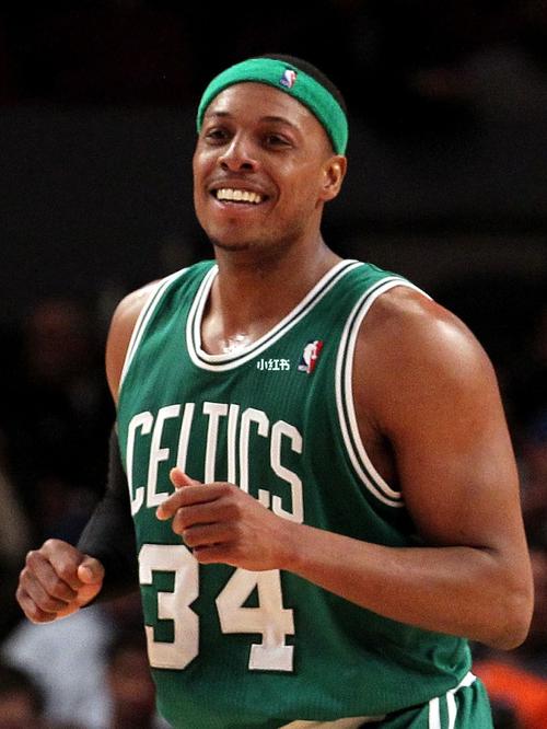 科尔谈爱德华兹打控卫：他这么有天赋，你总想尝试各种可能性（科尔谈爱德华兹打控卫：天赋超群，值得探索更多可能）