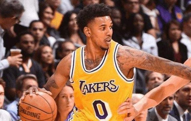 欧洲足坛疯狂周末诞生 豪门心系欧战冷门跌爆（欧洲足坛上演疯狂周末：豪门为欧战分心，冷门频出）