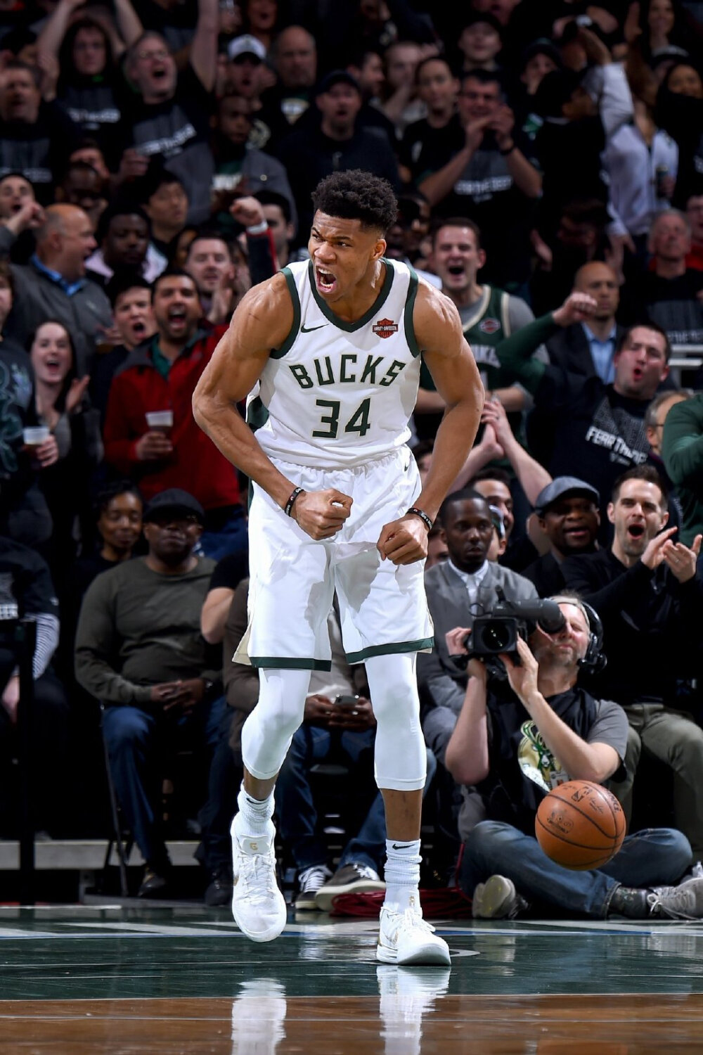 公牛全队7人上双，终结主场4连败&面对骑士5连败（公牛7人得分上双，主场止4连败并终结对骑士5连败）