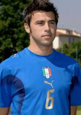 意媒：多队盯国米17岁中卫布雷达，国米看好球员天赋无意放人（意媒：多队追逐国米17岁中卫布雷达，国米看重其天赋不打算放人）