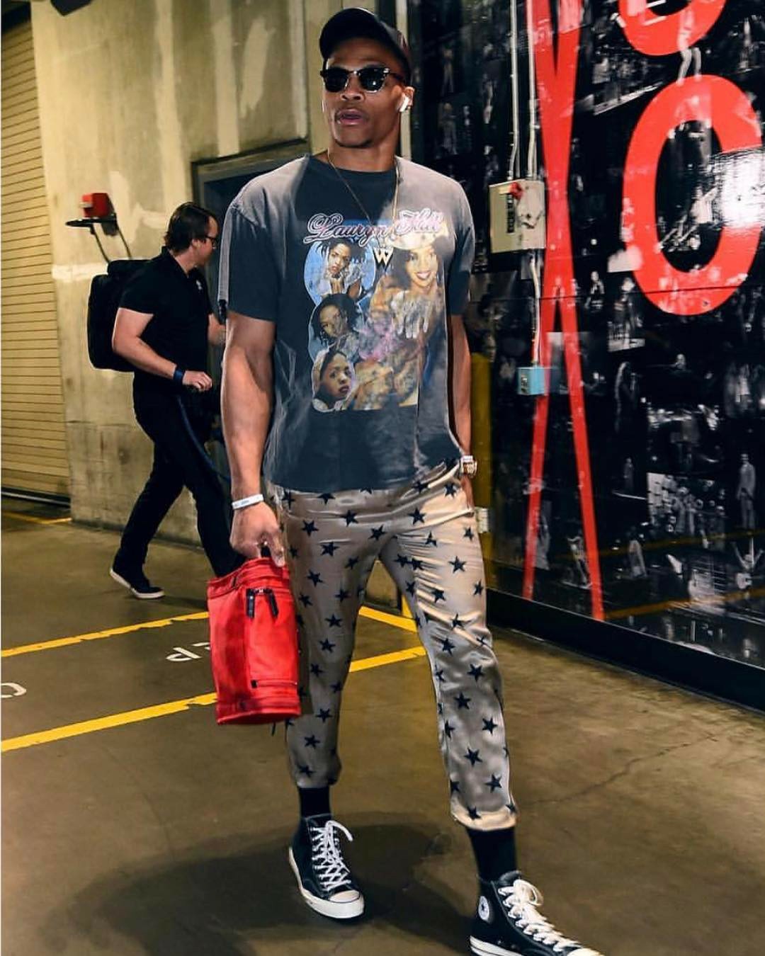 回应主场球迷嘘声，维尼修斯离场时称“他们是花钱来看我的”（面对主场嘘声，维尼修斯退场时回击：他们花钱来看的就是我）