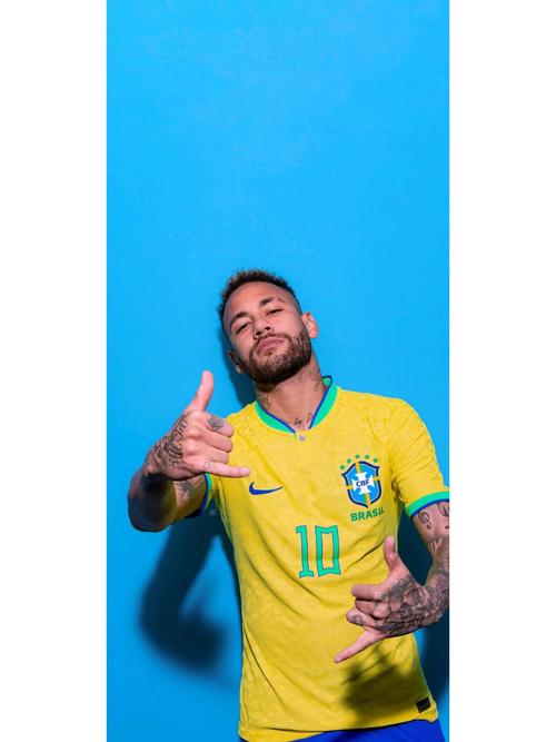 克罗斯评历史最佳11人：C罗左边锋，梅西前腰，马尔蒂尼入选（克罗斯评选史上最佳十一人：C罗左边锋、梅西前腰，马尔蒂尼在列）